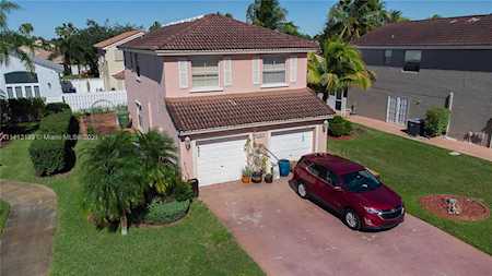 253 NW 166th Ave Pembroke Pines, FL 33028