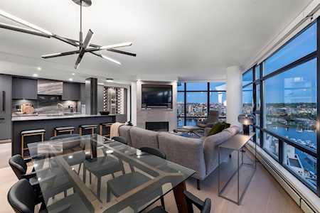 198 Aquarius Mews #2207 Vancouver, BC V6Z 2Y4