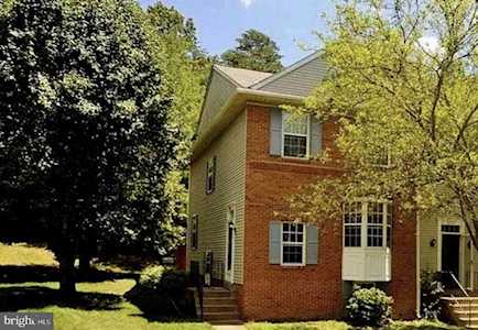 8525 Enochs Dr Lorton, VA 22079
