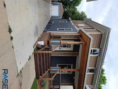 946 W 8Th St Sioux Falls, SD 57105