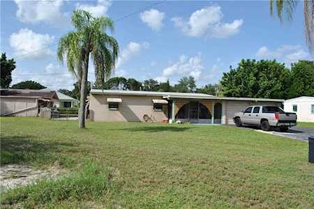 957 Lakeview Dr North Fort Myers, FL 33903