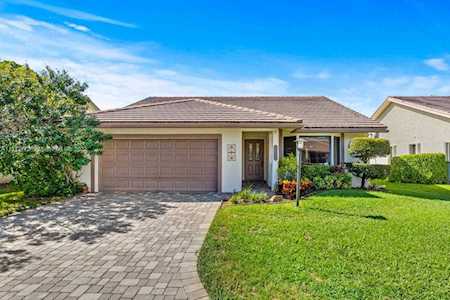 1485 Lakeview Cir Coral Springs, FL 33071