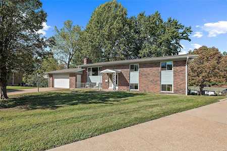 2425 Canter Ct St Louis, MO 63114