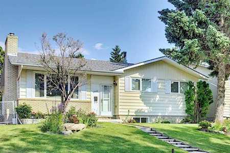 2415 Vista Crescent NE Calgary, AB T2E 6J2