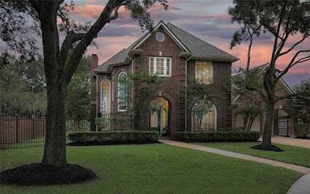 4003 Oak Shadows Ct Sugar Land, TX 77479