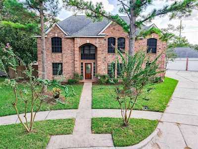 14219 Lake Trail Dr Sugar Land, TX 77498