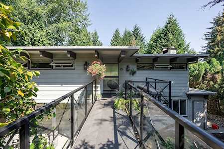 568 Glenross Road West Vancouver, BC V7S 1L5