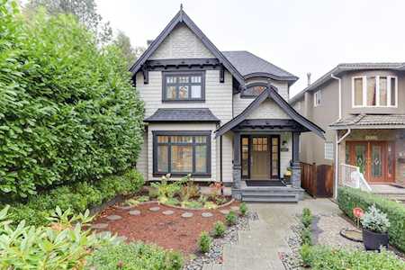 4577 W 14th Avenue Vancouver, BC V6R 2Y5