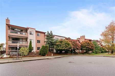3883 Laurel Street #309 Burnaby, BC V5G 4M8