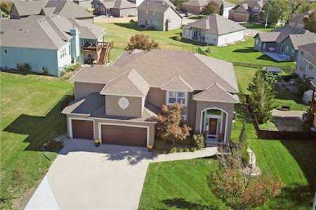 4945 S Brittany Dr Blue Springs, MO 64015