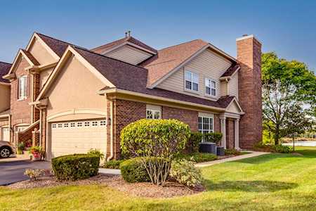 451 Saddlebrook Ln Vernon Hills, IL 60061