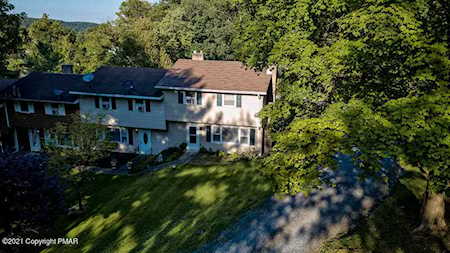 3510 Village Edge Ct Brodheadsville, PA 18322