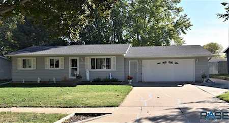 1104 S Dale Dr Sioux Falls, SD 57110