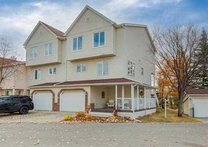11 Inglewood Cove SE Calgary, AB T2G 5K4