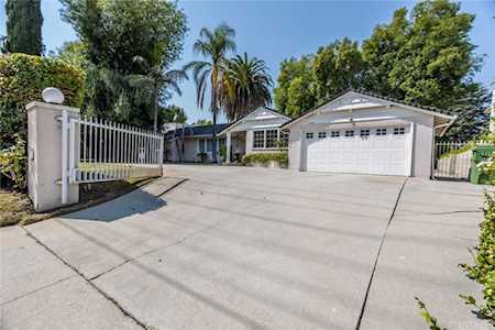 5155 Mecca Ave Tarzana, CA 91356