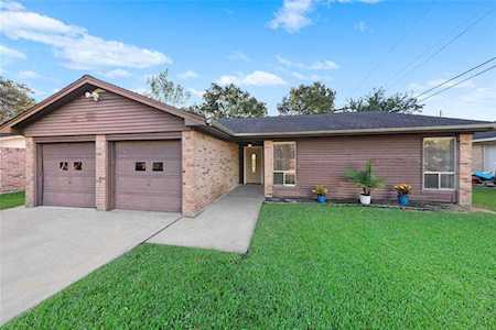 807 W Galveston St League City, TX 77573