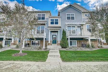 1691 Village Trail E #2 Maplewood, MN 55109