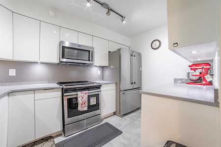 6055 Nelson Avenue #402 Burnaby, BC V5H 4L4
