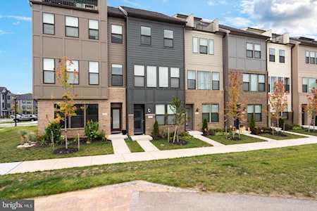 4943 Vista Green Ln Lanham, MD 20706
