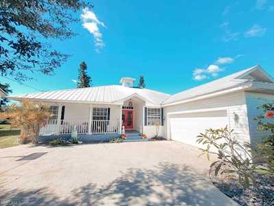4348 Country Club Blvd Cape Coral, FL 33904