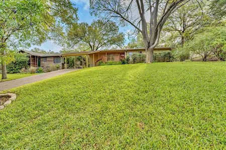 2703 Princeton DR Austin, TX 78741