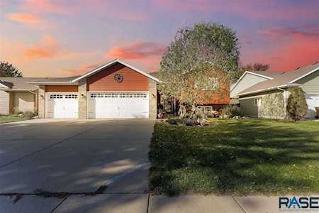 6801 Avalon Cir S Sioux Falls, SD 57108