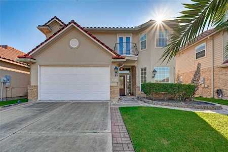 3 Pebble Beach Ct Jersey Village, TX 77064