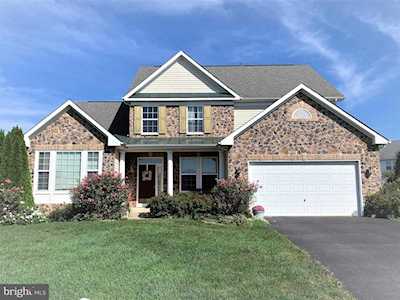 1227 Briarbend Way Greencastle, PA 17225