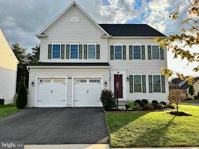 7882 Carrick Dr Gainesville, VA 20155