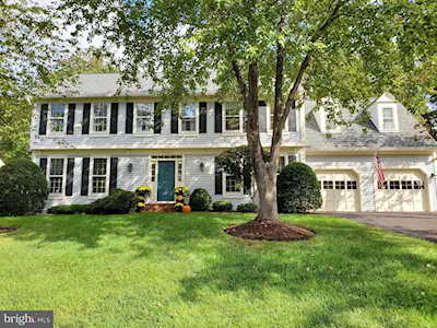 9406 Crosspointe Dr Fairfax Station, VA 22039