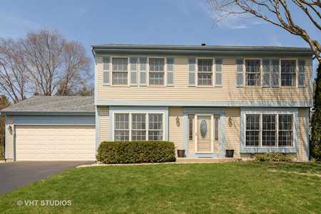 702 River Oaks Ln Island Lake, IL 60042