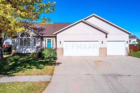 1320 Sommerset Dr West Fargo, ND 58078