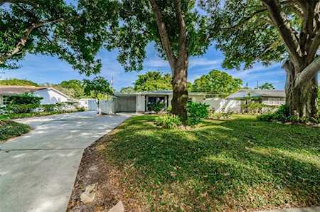 7501 Meadowlawn Dr N St. Petersburg, FL 33702