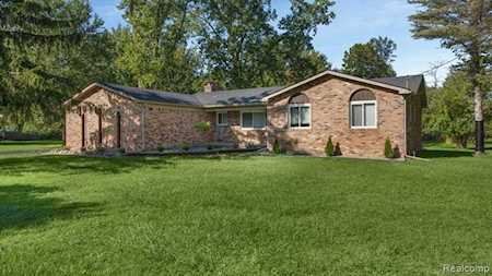 24799 Gleneyrie Dr Southfield, MI 48033