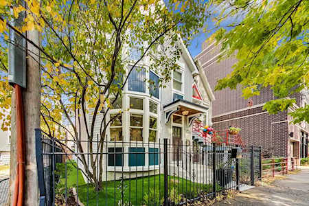 1748 W Cornelia Ave Chicago, IL 60657