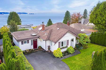2612 Marine Drive West Vancouver, BC V7V 1L6