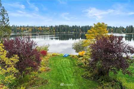 10718 W Lake Joy Dr NE Carnation, WA 98014
