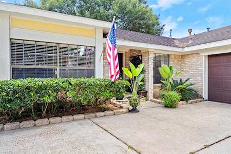 7711 Goldengrove Dr Spring, TX 77379