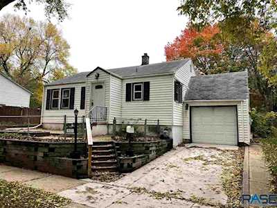 903 W 3Rd St Sioux Falls, SD 57104