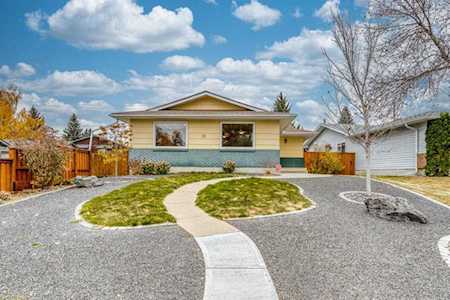 12 Midglen Dr SE Calgary, AB T2X 1G7