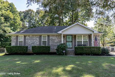 305 Twin Brook Dr Shepherdsville, KY 40165