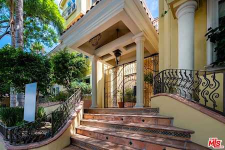 1050 N Edinburgh Ave #111 West Hollywood, CA 90046