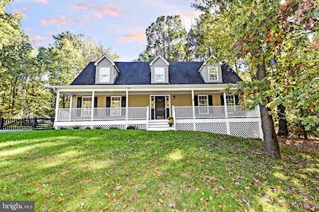115 Hackberry Ln Bluemont, VA 20135
