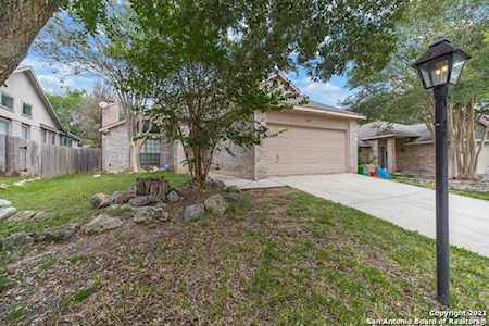 10206 Sandyglen San Antonio, TX 78240