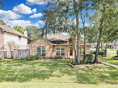 937 Longleaf Ln Conroe, TX 77302