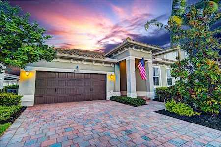 8550 Lakeside Bnd Parkland, FL 33076