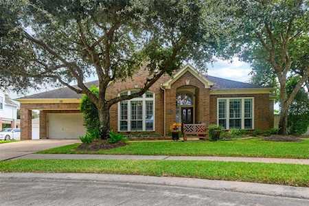 2513 Seabrough Dr Pearland, TX 77584