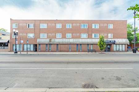 6400 N Sacramento Ave #203 Chicago, IL 60645