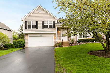 1756 Somerfield Ln Crystal Lake, IL 60014
