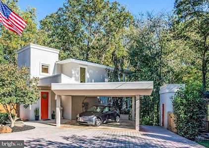 7105 Braeburn Place Bethesda, MD 20817
